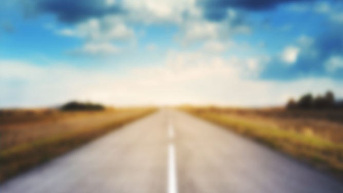 道路公路在路上背景图片知识介绍PPT模板（大气）