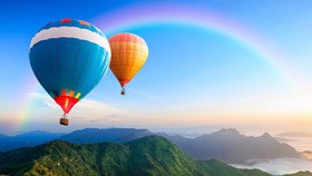高清水彩童话世界背景图片PPT模板